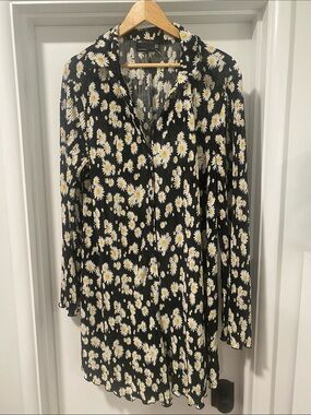 Women’s ASOS DESIGN Floral Long Sleeve Plissé Romper. Size 14. NWOT
